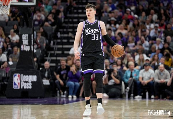 12 triệu trong 2 năm, bản hợp đồng đầu tiên của Lakers! Yêu thích duy nhất là Ayton, người bị Rocket
